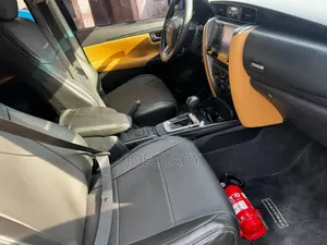 Toyota Fortuner 2023 Noir