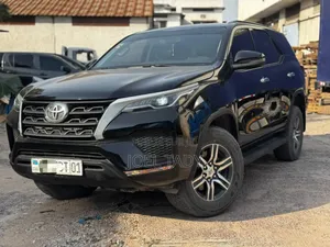 Toyota Fortuner 2023 Noir