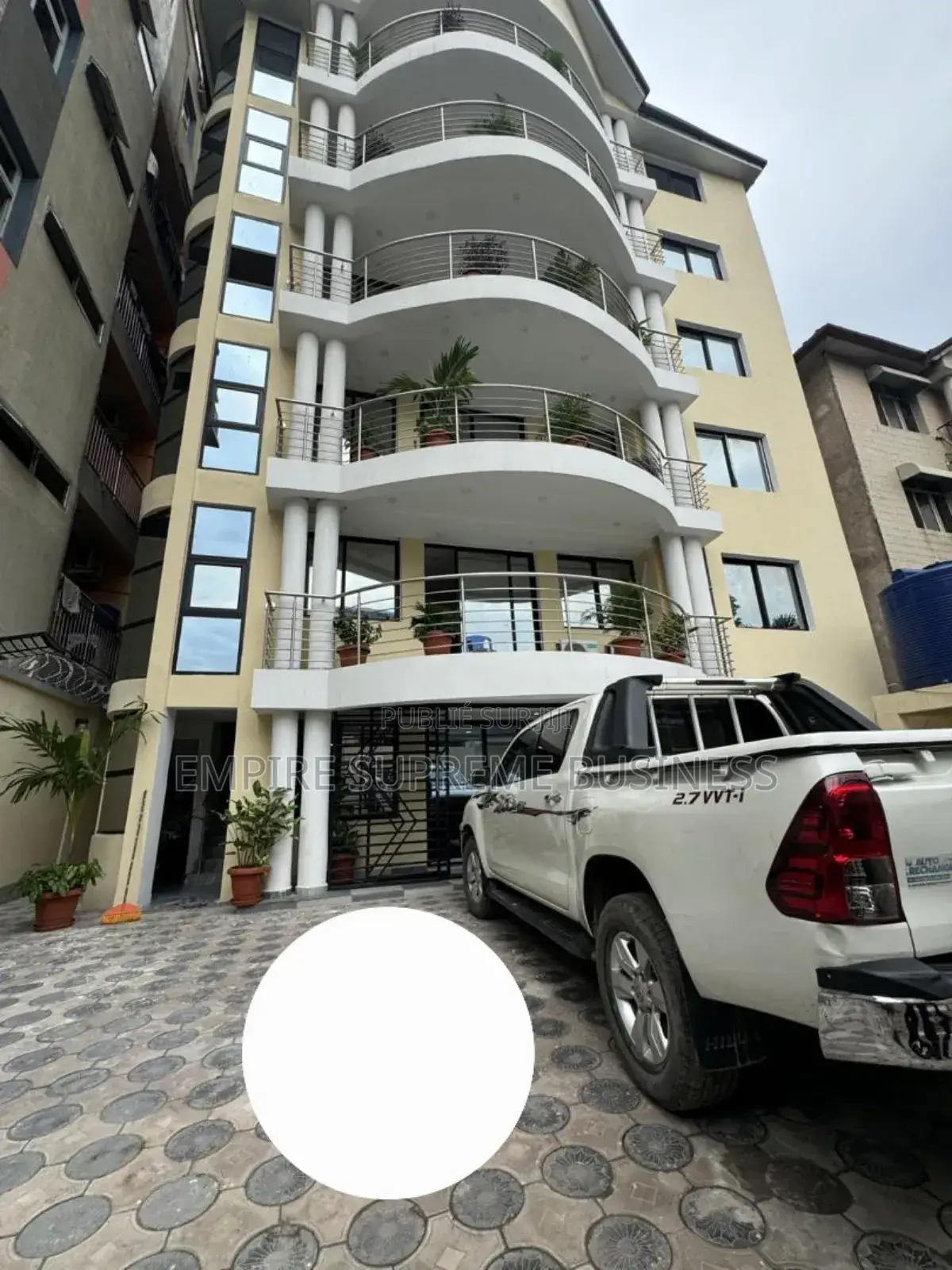 18chbre Blocs d'appartements dans Empire Supreme, Lingwala à Vendre