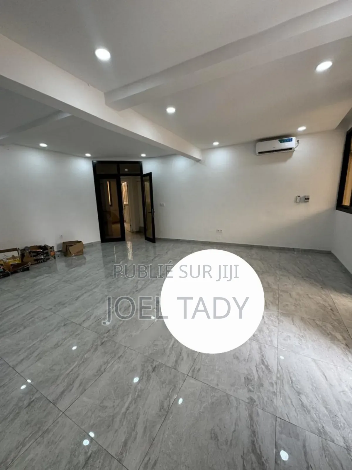 18chbre Blocs d'appartements dans Empire Supreme, Lingwala à Vendre