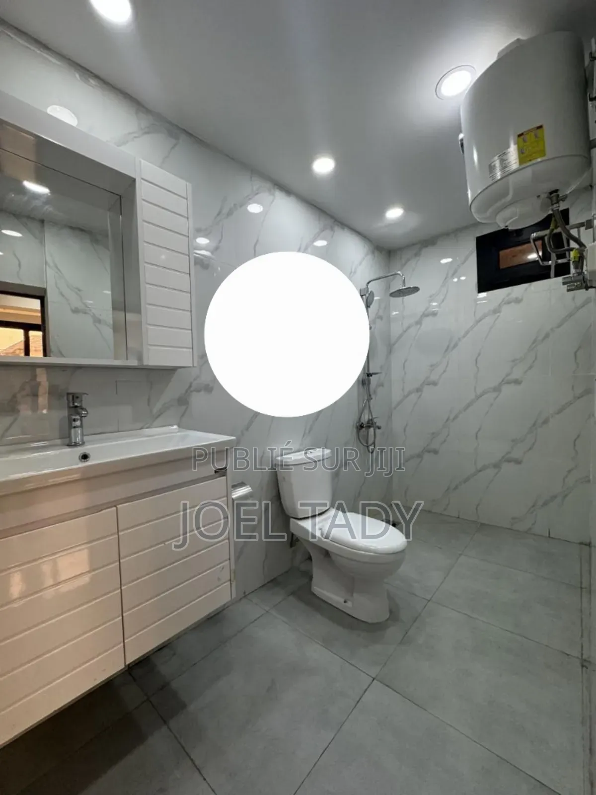 18chbre Blocs d'appartements dans Empire Supreme, Lingwala à Vendre