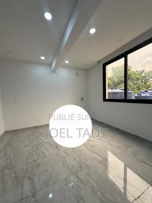 18chbre Blocs d'appartements dans Empire Supreme, Lingwala à Vendre