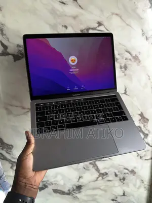 Nouveau Apple MacBook Pro 2016 16GB Intel Core 7 SSD 500GB