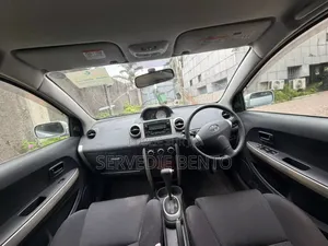 Toyota IST 2017 Gris