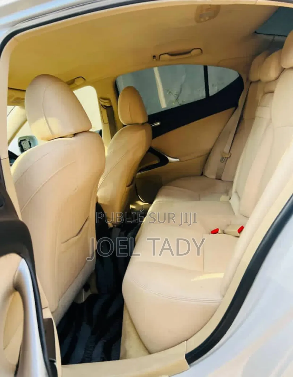 Toyota ISIS 2017 Beige