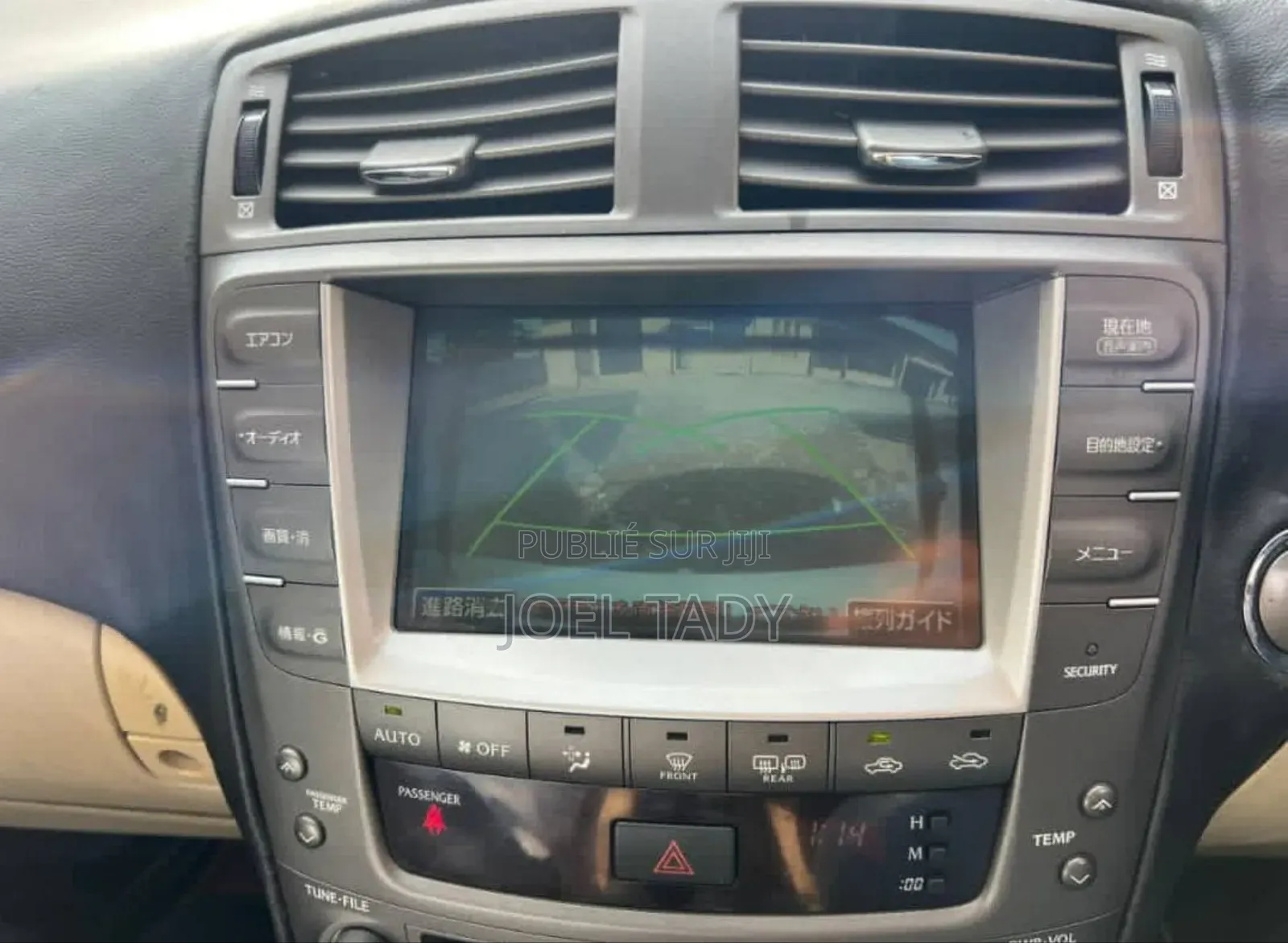 Toyota ISIS 2017 Beige