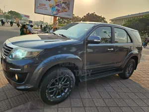 Toyota Fortuner 2013 Bleu