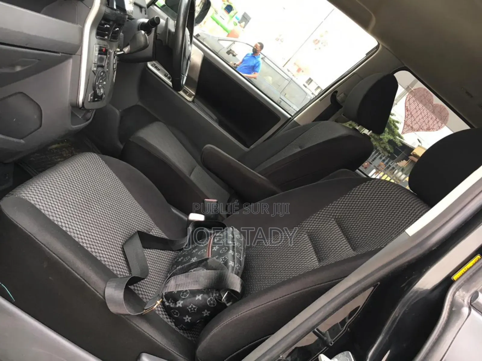 Toyota Noah 2012 Noir