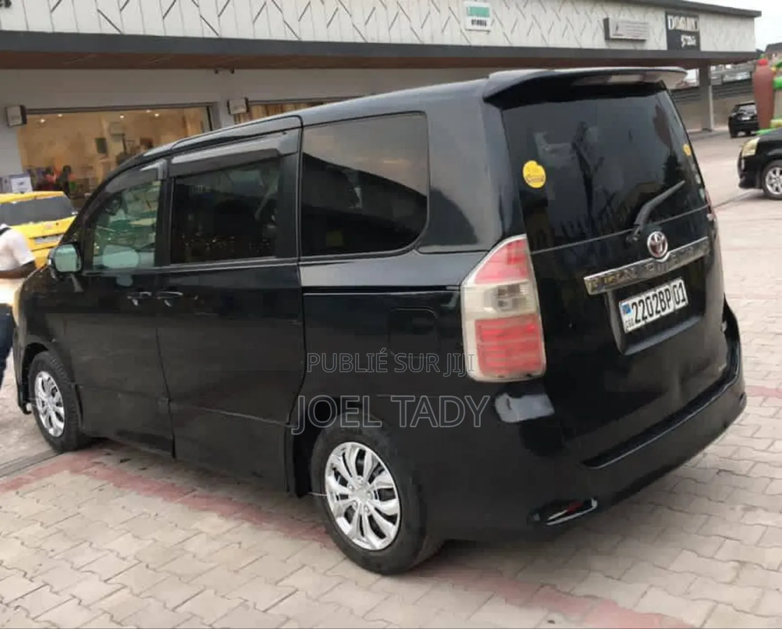 Toyota Noah 2012 Noir