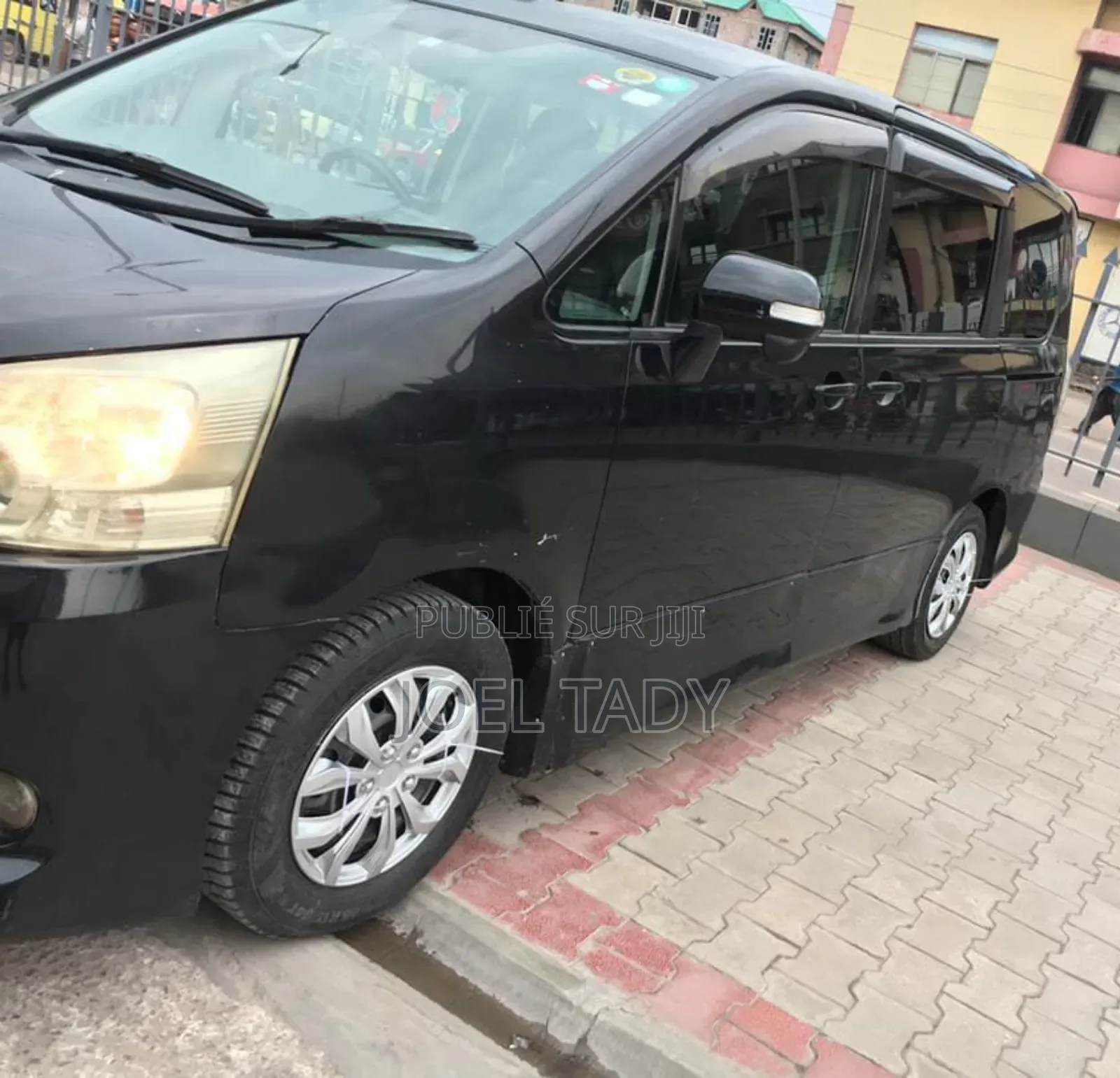 Toyota Noah 2012 Noir