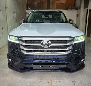 Nouveau Toyota Land Cruiser LC300 2025 Bleu