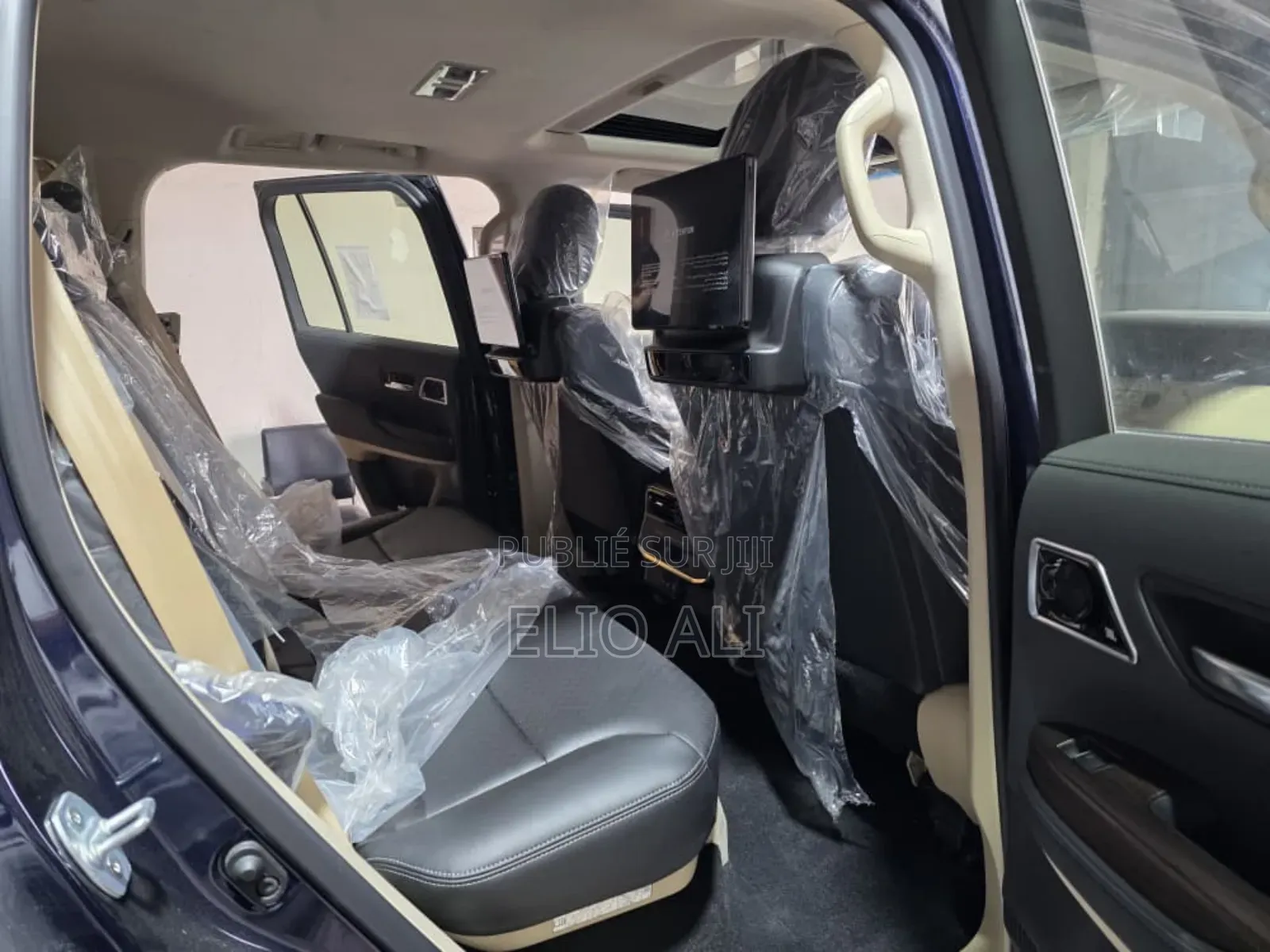 Nouveau Toyota Land Cruiser LC300 2025 Bleu