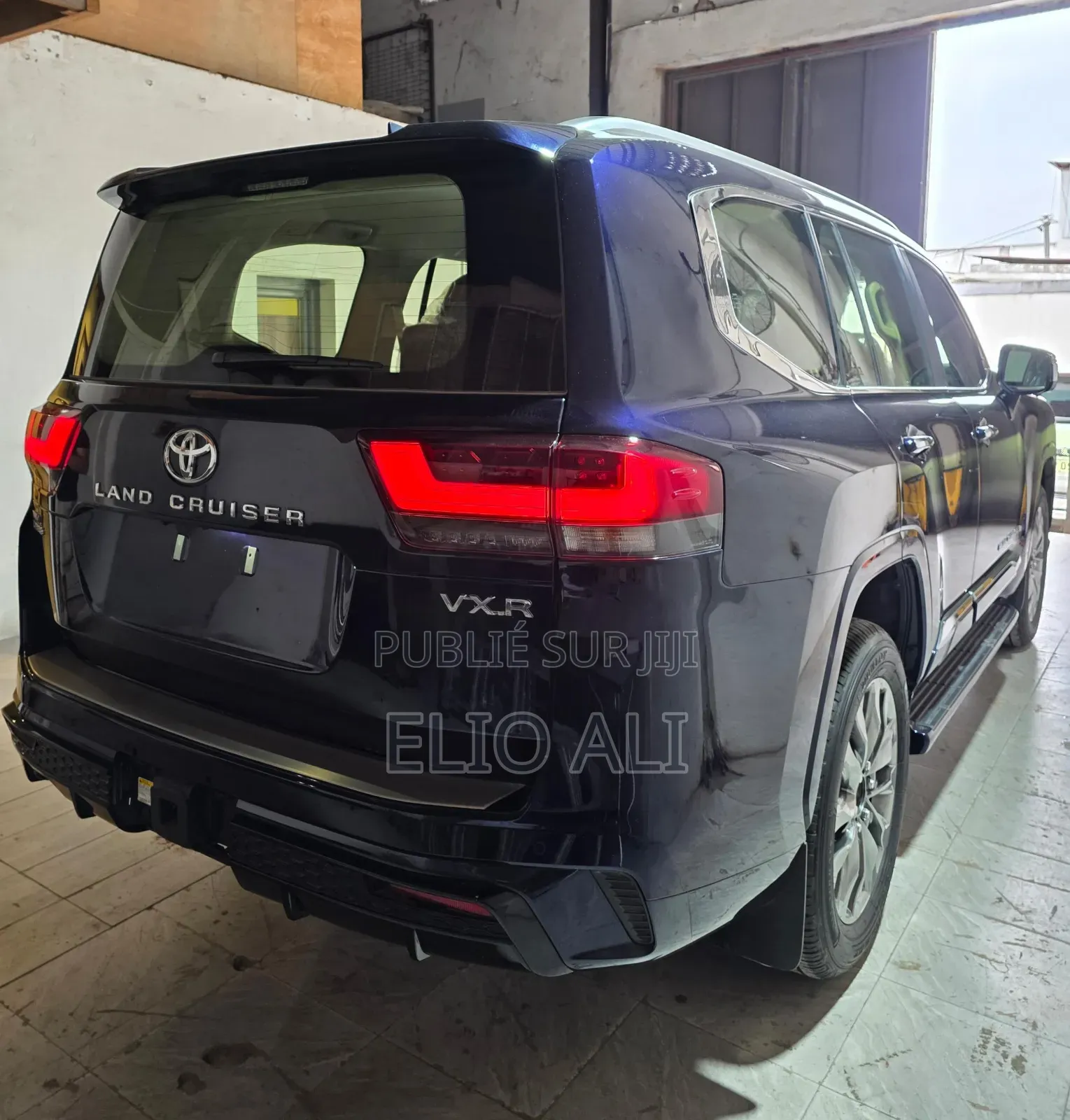 Nouveau Toyota Land Cruiser LC300 2025 Bleu