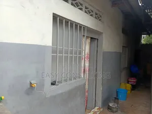 3chbre Villa dans Camp Pm, Nsele à Vendre