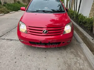 Toyota IST 2010 Rouge