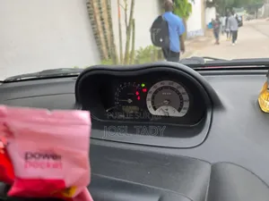 Toyota IST 2010 Rouge