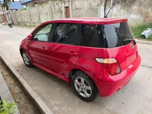 Toyota IST 2010 Rouge