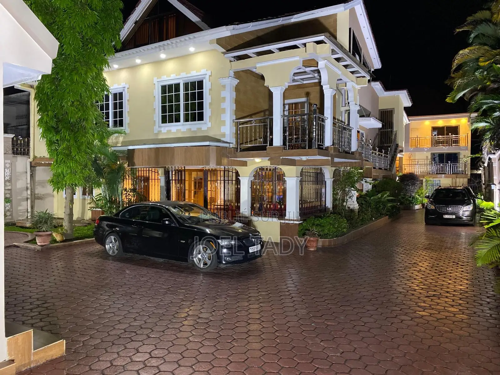 *Villa Duplex R+1**Composé**5 Grandes Chambres-Double Salon-Cuisine-3