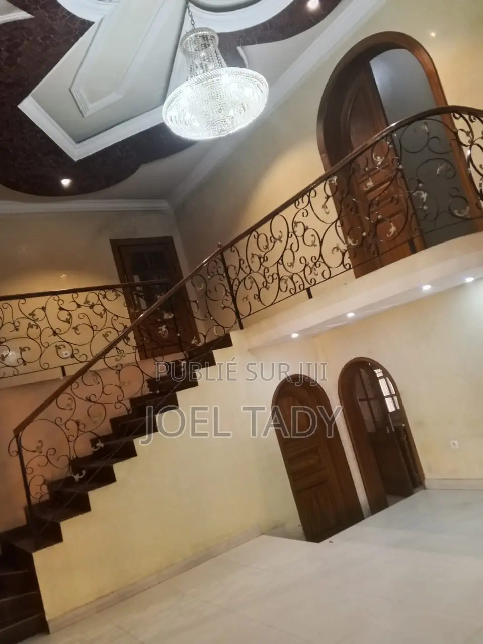 *Villa Duplex R+1**Composé**5 Grandes Chambres-Double Salon-Cuisine-3