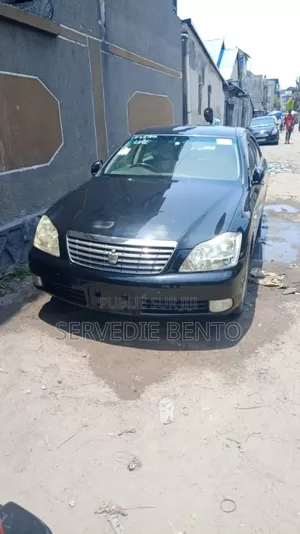 Toyota Crown 2017 Noir Mat