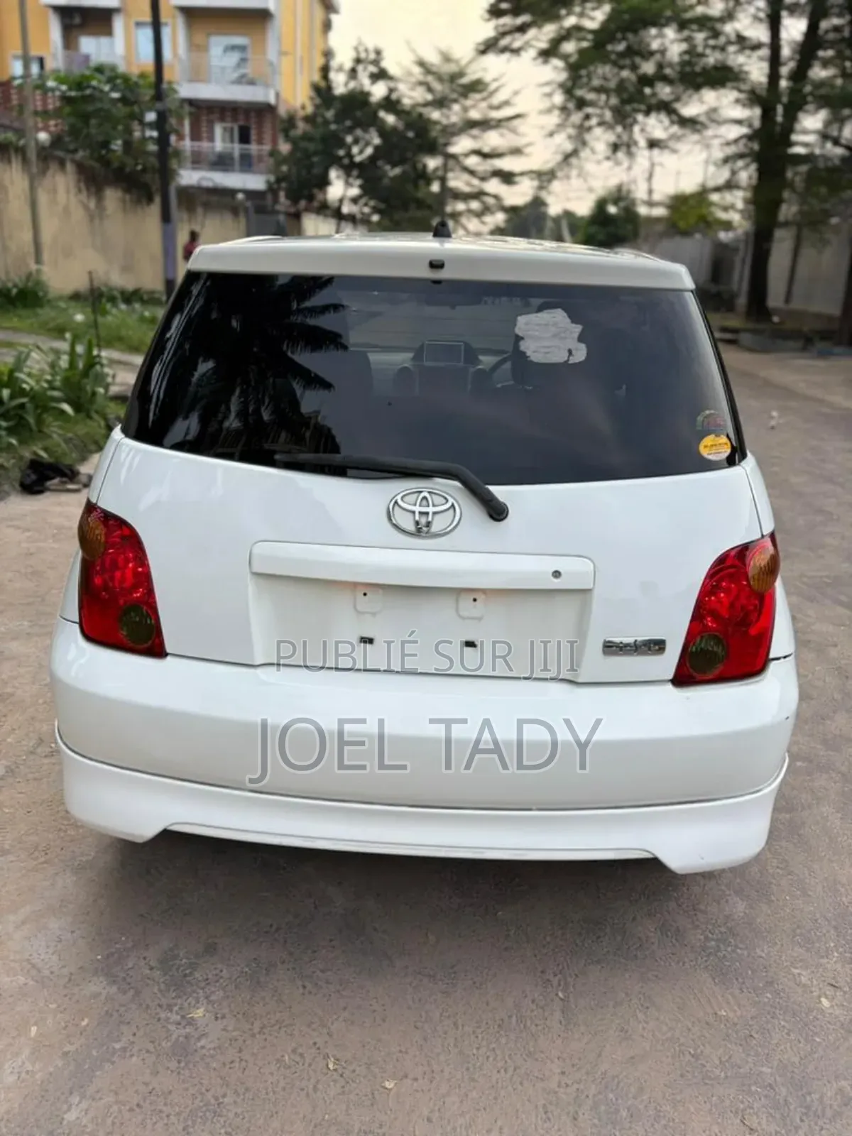 Toyota IST 2012 Blanc