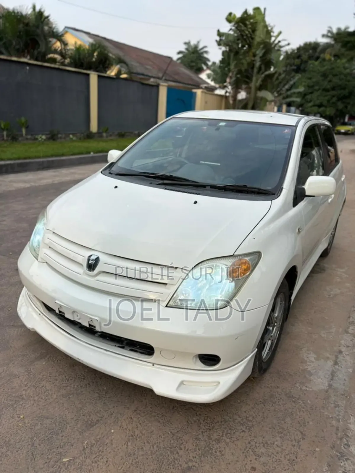 Toyota IST 2012 Blanc