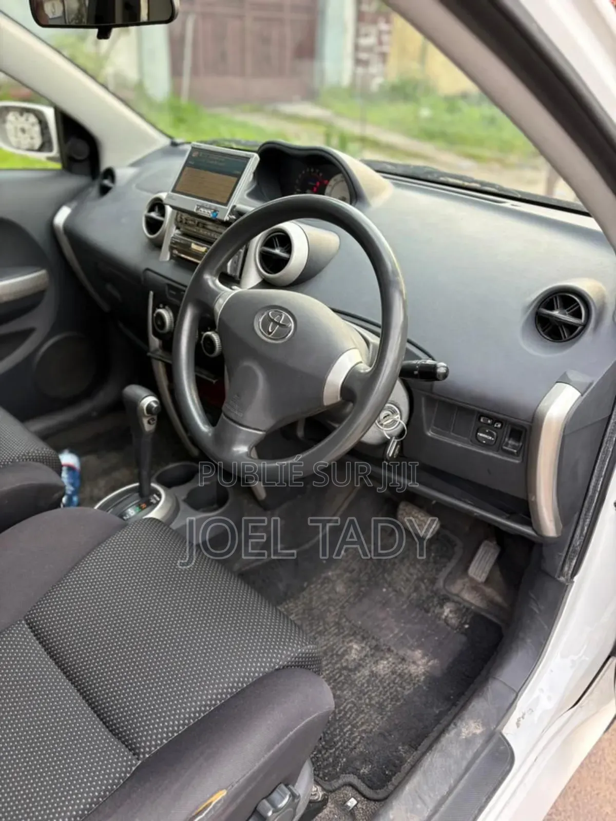 Toyota IST 2012 Blanc