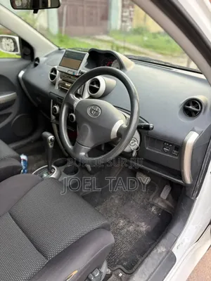 Toyota IST 2012 Blanc