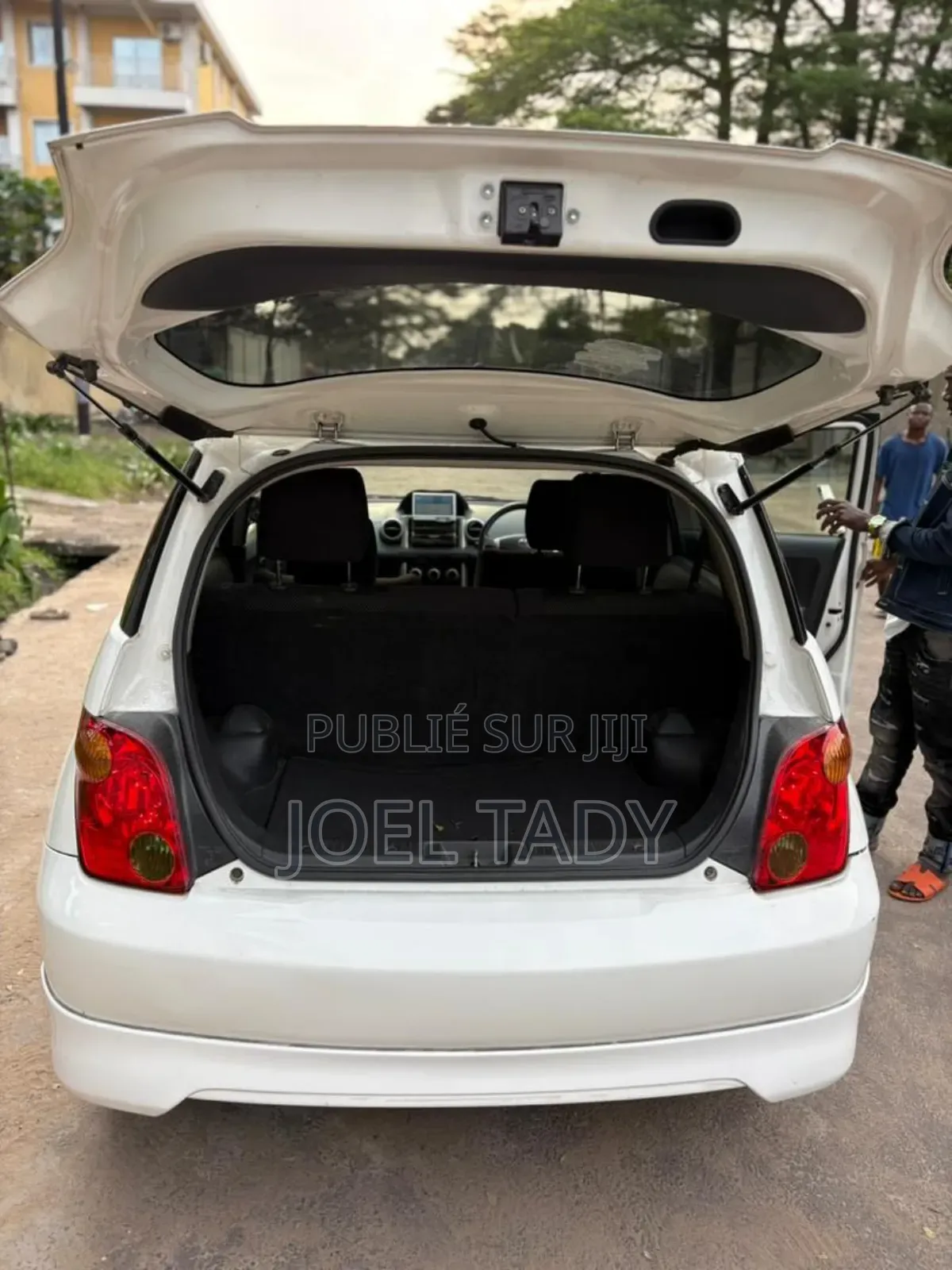 Toyota IST 2012 Blanc