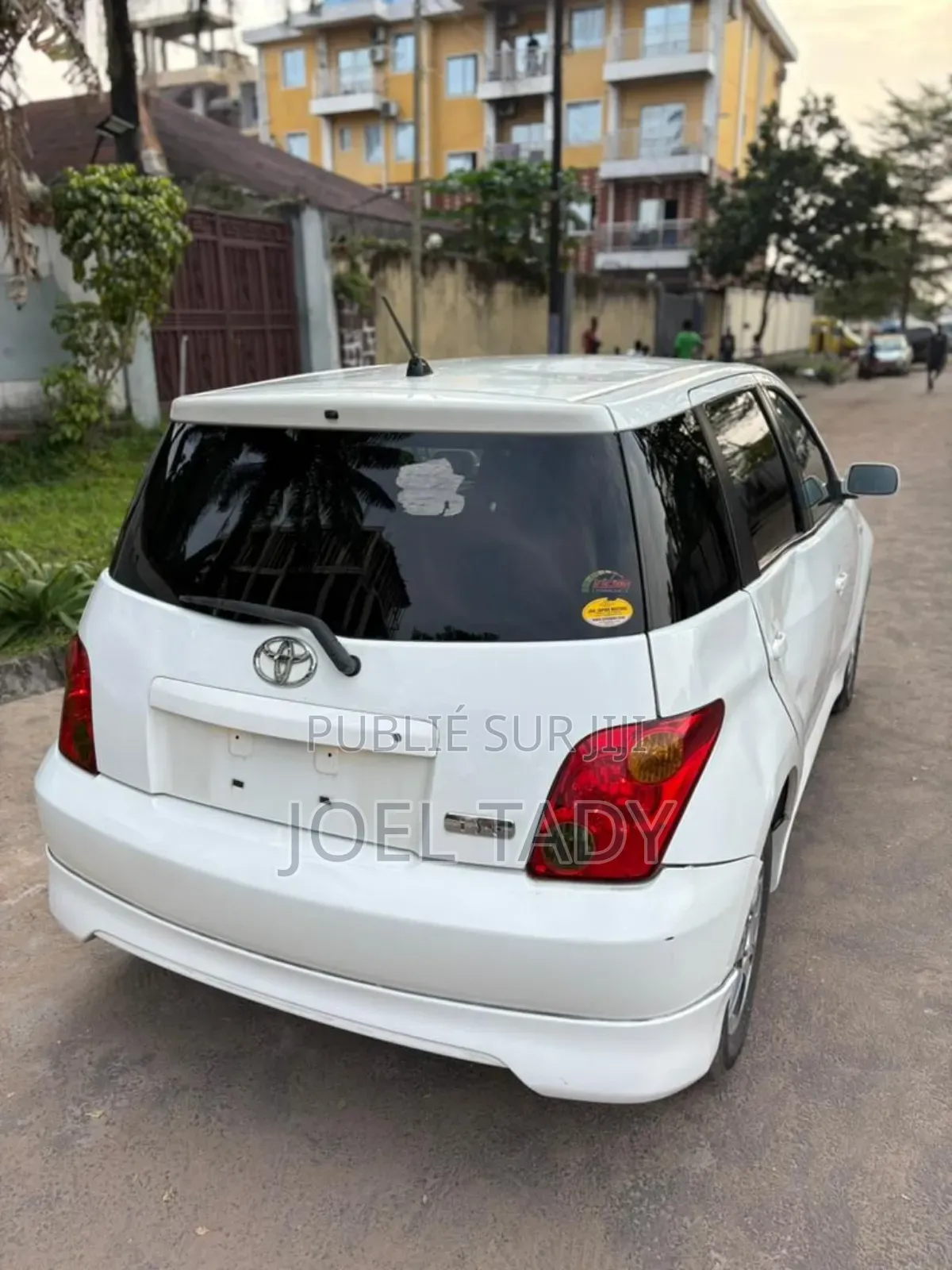 Toyota IST 2012 Blanc