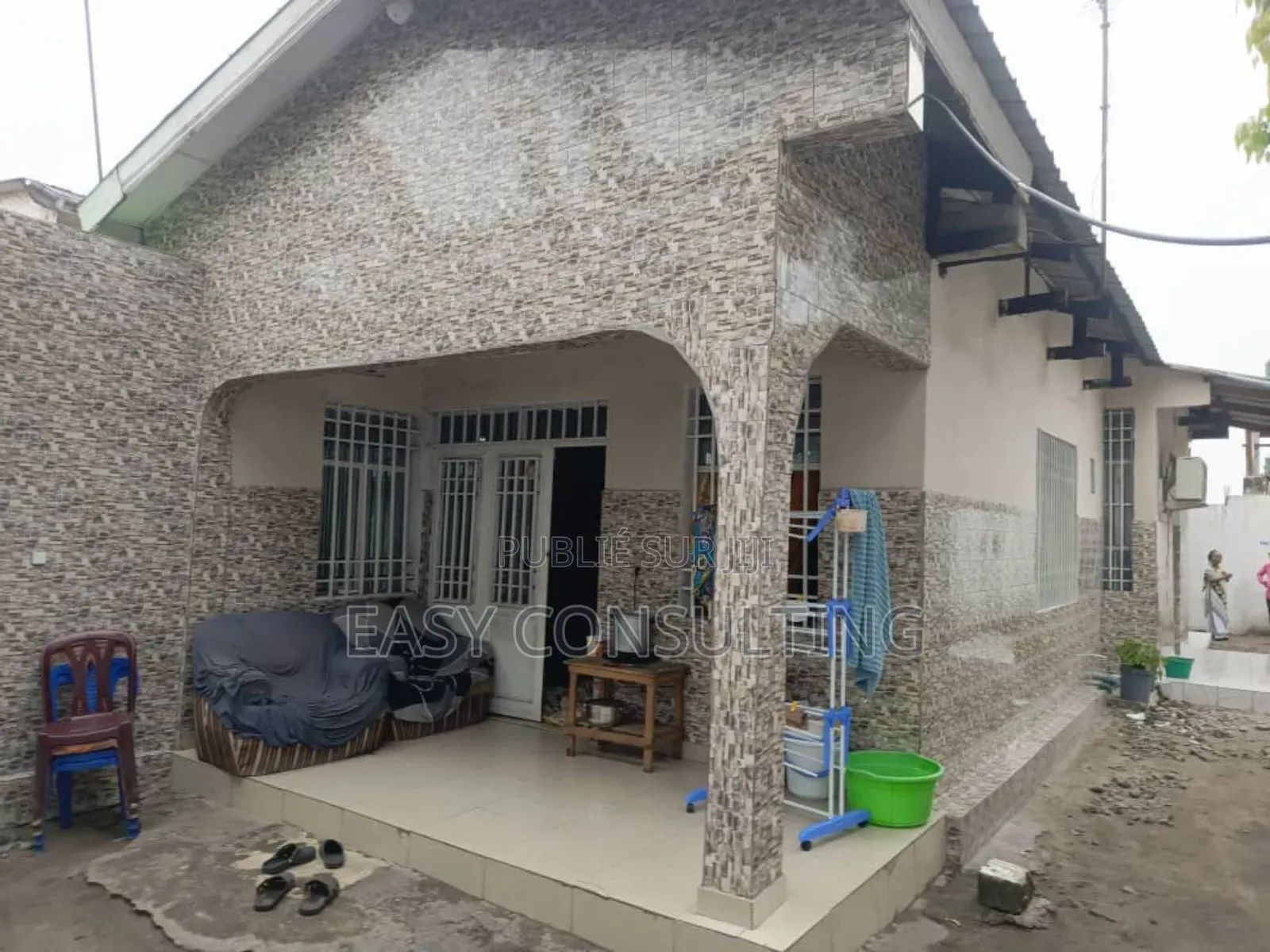 3chbre Villa dans Esplanade, Nsele à Vendre