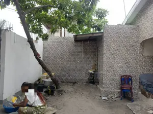 3chbre Villa dans Esplanade, Nsele à Vendre