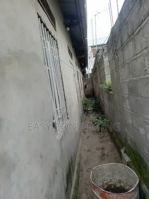 3chbre Villa dans Esplanade, Nsele à Vendre