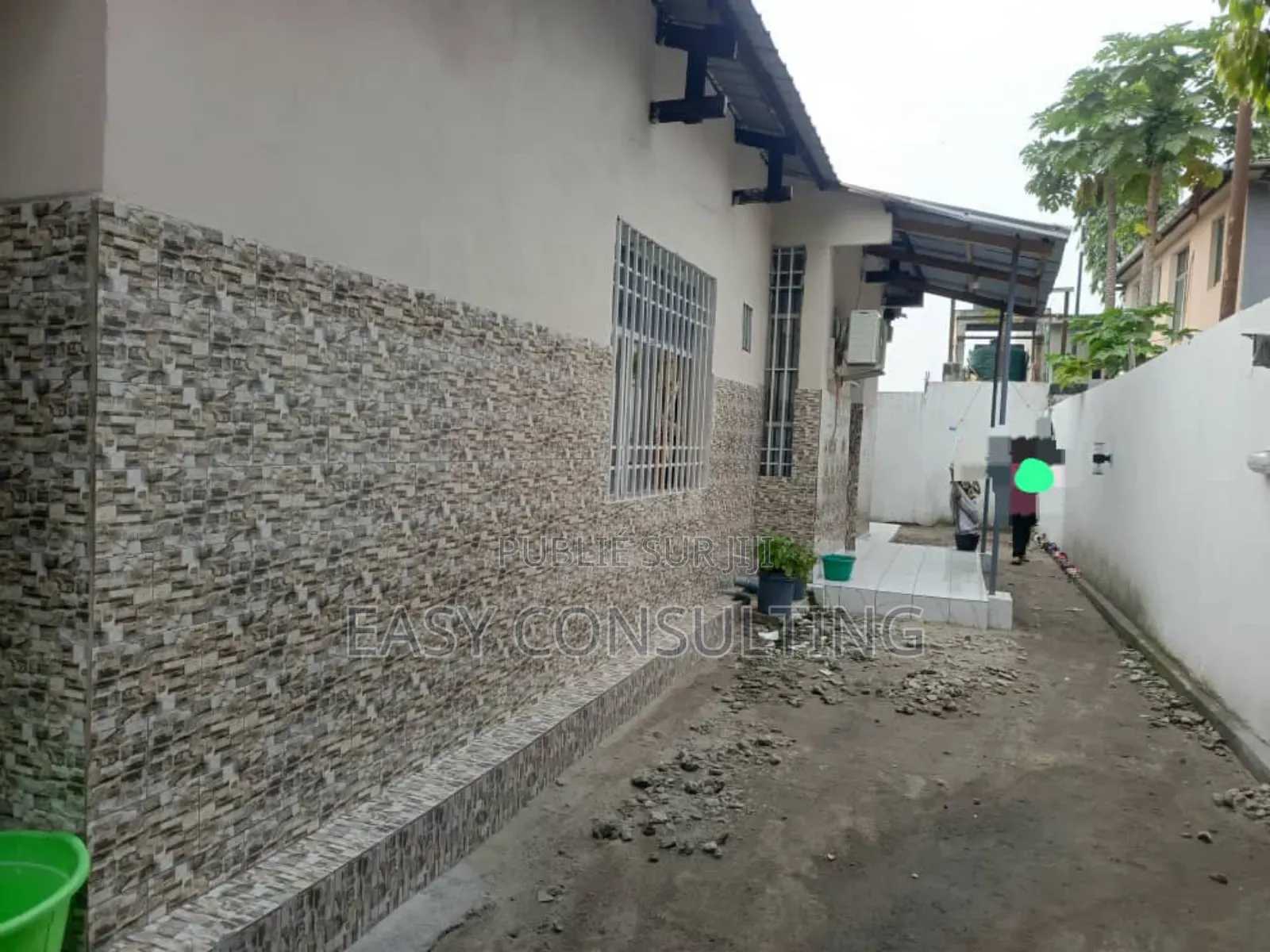 3chbre Villa dans Esplanade, Nsele à Vendre