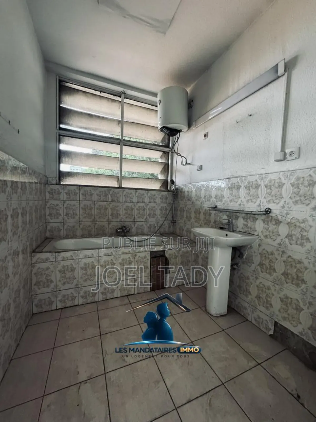 2chbre Appartement dans Empire Supreme, Gombe à Vendre