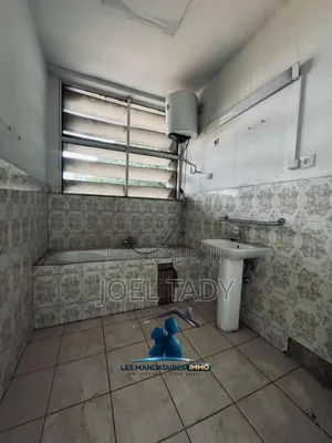 2chbre Appartement dans Empire Supreme, Gombe à Vendre