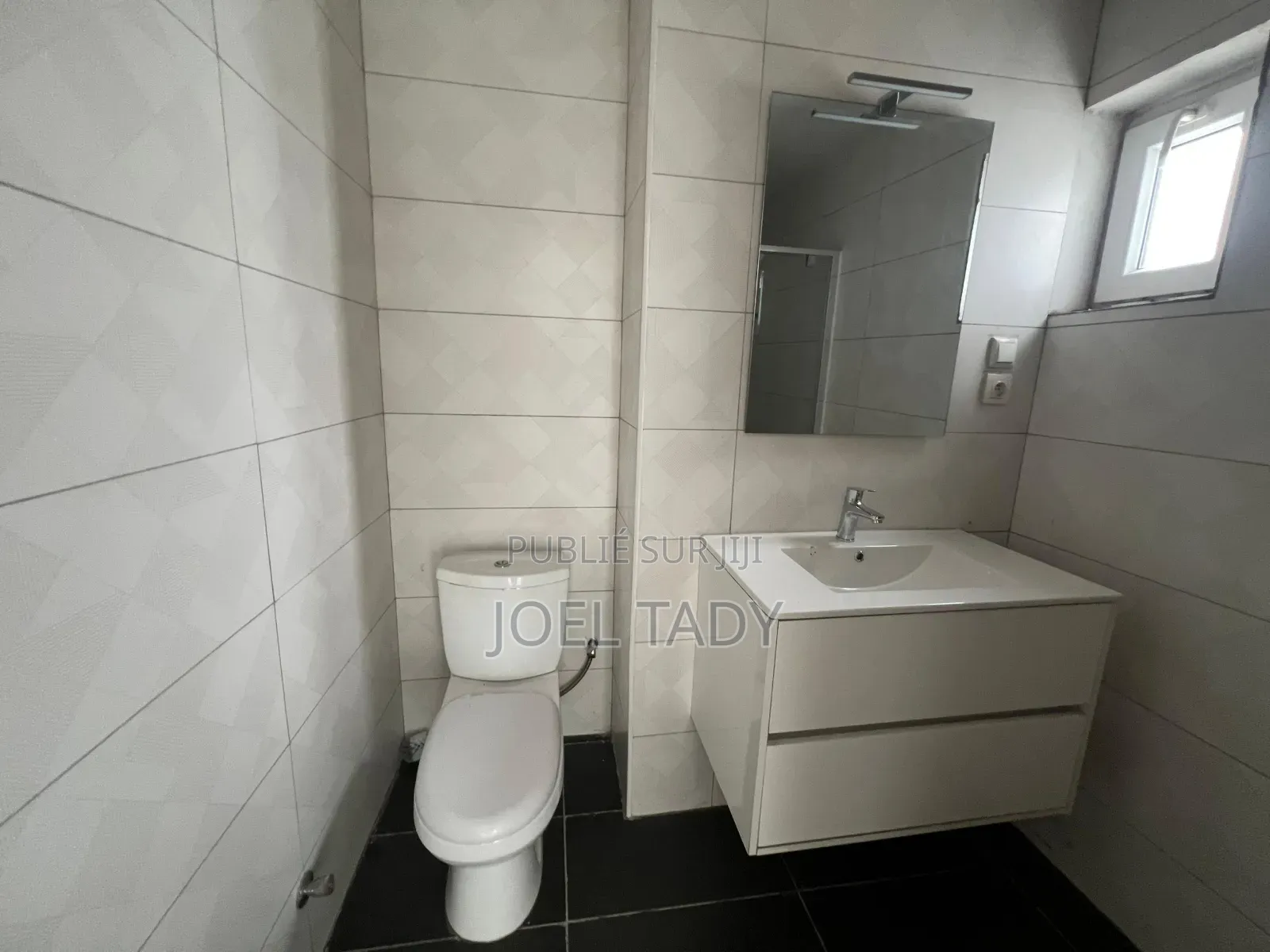 3chbre Maison dans Empire Supreme, Kinshasa (commune) à Vendre