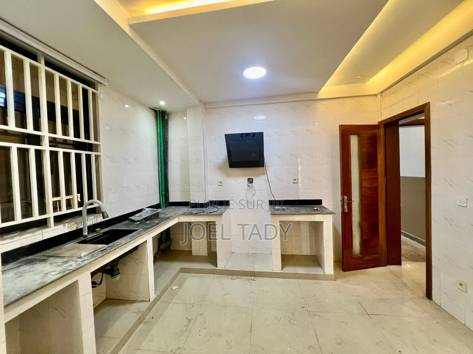 3chbre Appartement dans Empire Supreme, Kintambo à Louer