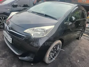 Toyota Ractis 2011 Bleu