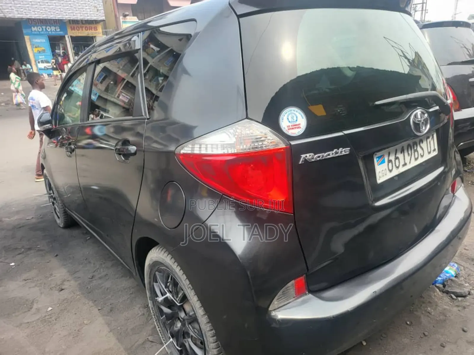 Toyota Ractis 2011 Bleu