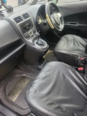 Toyota Ractis 2011 Bleu