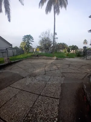 “Terrain À Vendre : 14 M X 50 M – 700 M2 Pour Construire