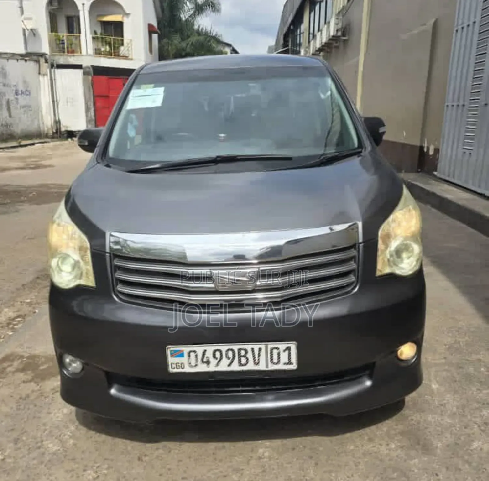 Toyota Noah 2013 Beige
