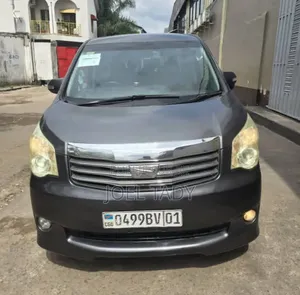 Toyota Noah 2013 Beige