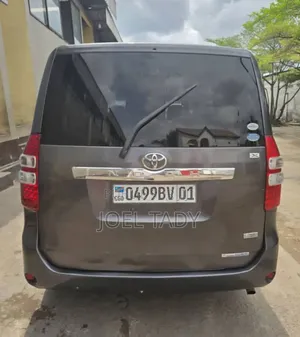 Toyota Noah 2013 Beige