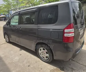 Toyota Noah 2013 Beige
