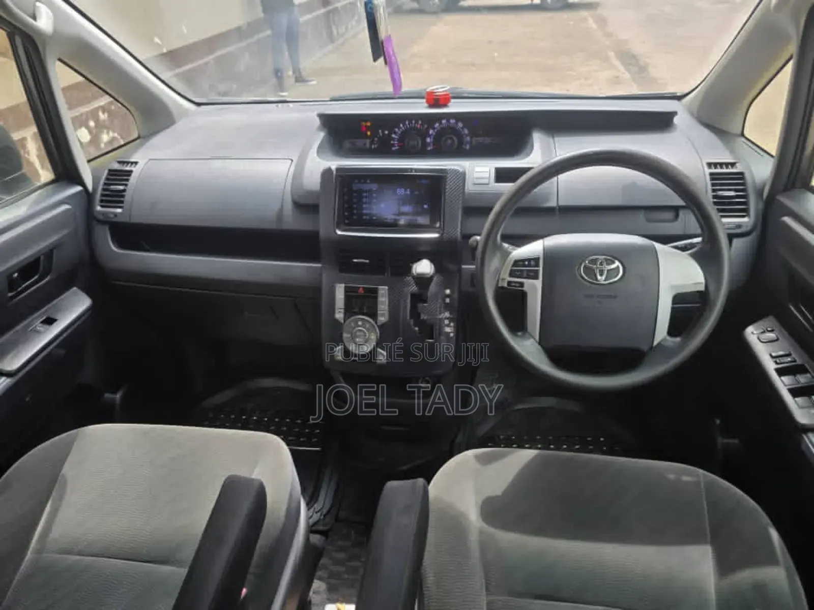 Toyota Noah 2013 Beige