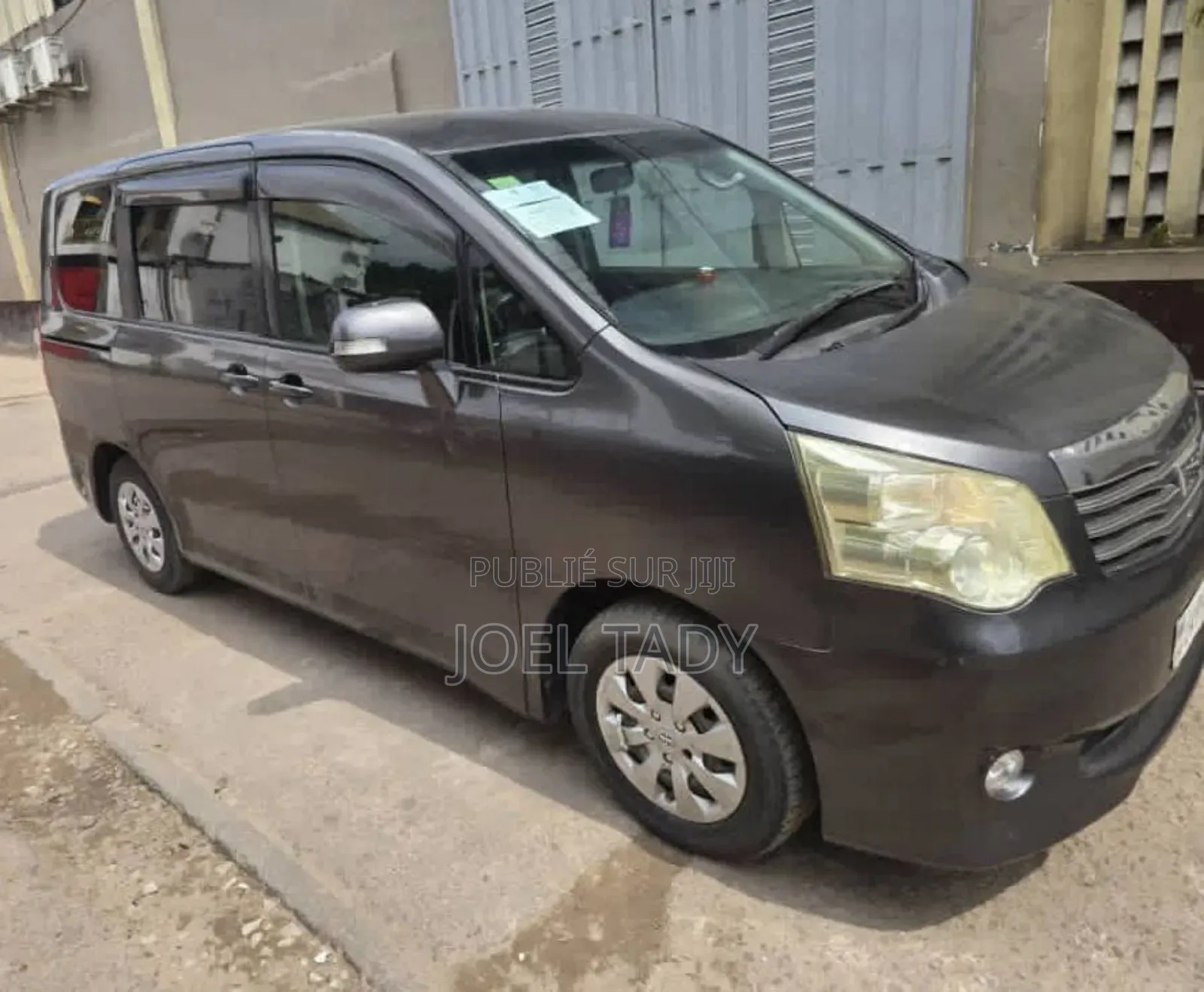 Toyota Noah 2013 Beige