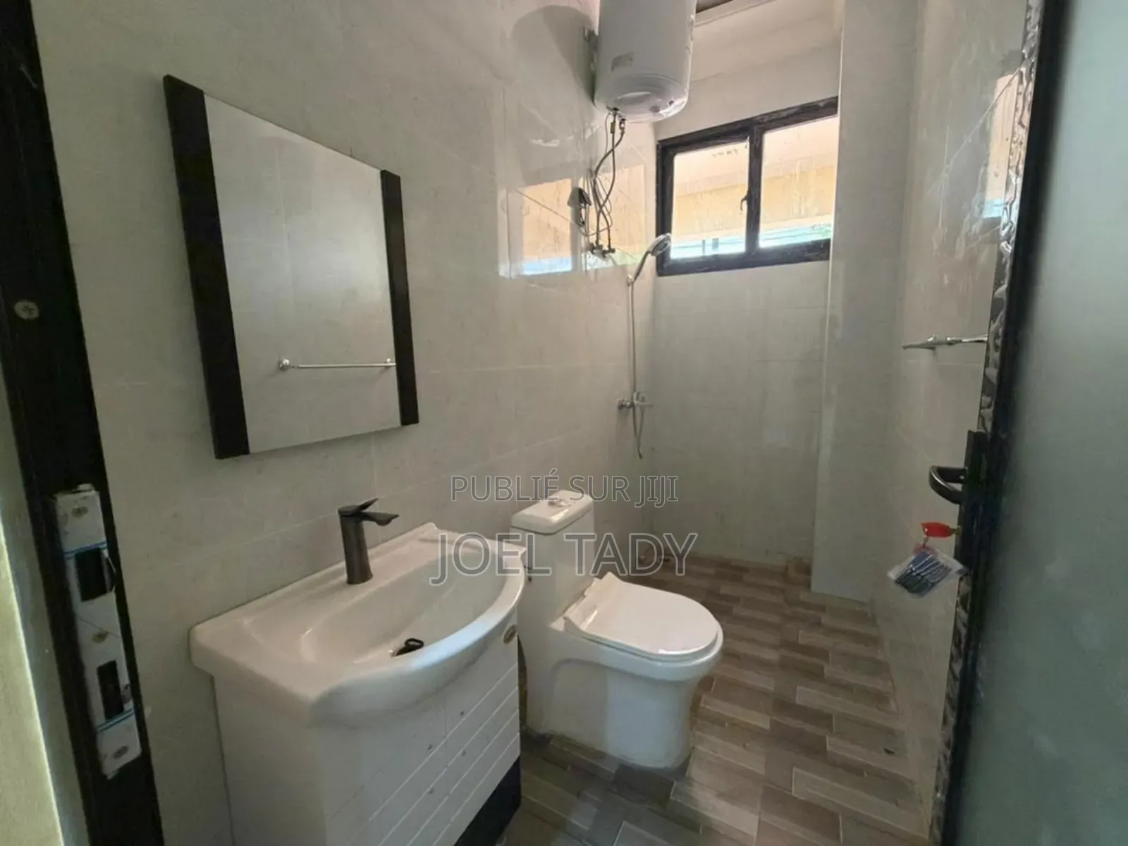 4chbre Villa dans Empire Supreme, Ngaliema à Vendre