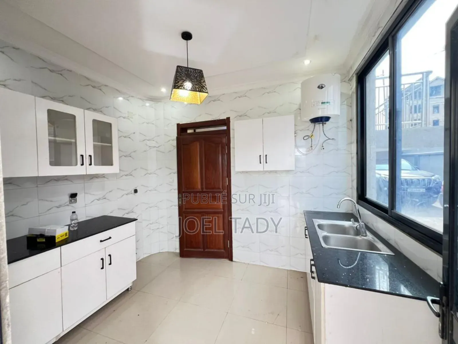 3chbre Appartement dans Empire Supreme, Ngaliema à Louer